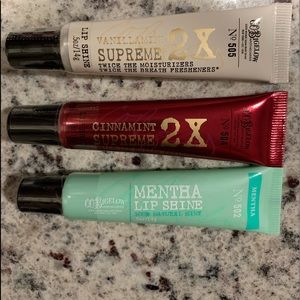 Brand NEW BATHANDBODYWORKS CO Bigelow Lipgloss X 3